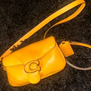 Coach pillow tabby in buttercup/pewter